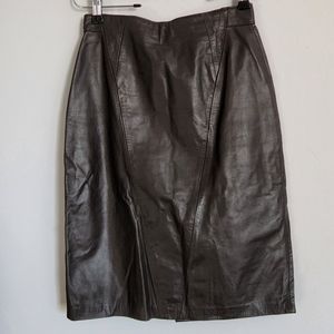 Trumps Sport Womens Genuine Leather Brown Pencil Skirt sz 8 snap slit in back.